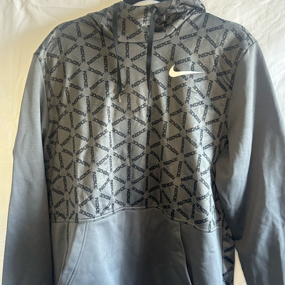 Nike Therma-Fit Hoodie in Gray and Black